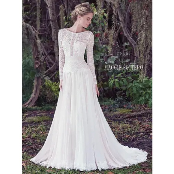 Maggie Sottero long sleeved wedding dress - Picture 1 of 4